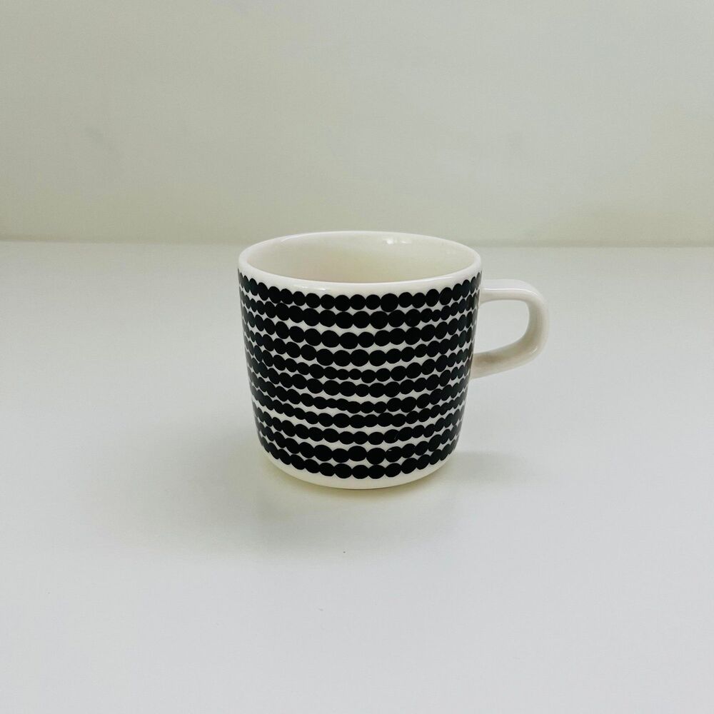MARIMEKKO Black White Räsymatto Dots Oiva 'Siirtolapuutarha' Coffee Mug Cup